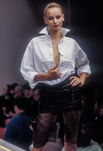 krizia-ss-1995-7.thumb.jpg.bf41d3c2843637859309715214ccf463.jpg