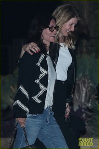 laura-dern-courteney-cox-may-2018-05.jpg