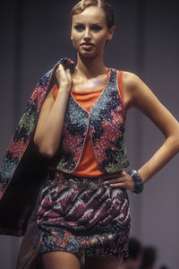 missoni-ss-1995-2.thumb.jpg.60a0151ae6f6c60013fcad84d098c1e3.jpg