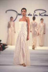 oscar-de-la-renta-ss-1994-1.thumb.jpg.a2e9878f404345b3d654b03134425584.jpg