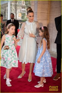 sarah-jessica-parker-ballet-twin-daughters-02.jpg