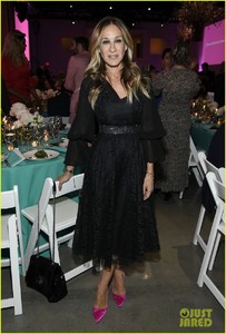 sarah-jessica-parker-laverne-cox-planned-parenthood-01.thumb.jpg.e4f112454b529f94a676e04274ebe6b0.jpg