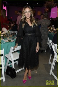 sarah-jessica-parker-laverne-cox-planned-parenthood-06.thumb.jpg.0c69eeefff9e3c6a734e50f538fd9fe1.jpg