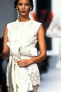 valentino-ss-1994-6.thumb.jpg.f81aad41a39eca0549788ea4fee73ece.jpg