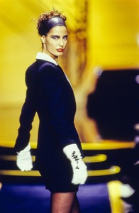 versace-hc-fw-1997-12.thumb.jpg.66ad6ec82223189fdbd1505a7aa6c3bb.jpg