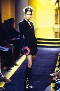 versace-hc-fw-1997-14.thumb.jpg.b9ed94970375ad741f90c1baf1208d38.jpg