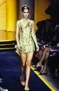 versace-hc-fw-1997-7.thumb.jpg.277eabfb399c8fcab39750ccd46222e2.jpg