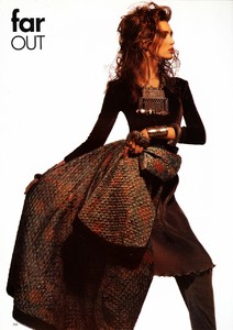 vogue_uk_sept_1988_41.thumb.jpg.05eedbbe0edbb9056f56020d076d3123.jpg