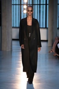 00003-max-mara-vogue-resort-2019-indigital.thumb.jpg.1f5e3bc7f400f07ae82866209601048d.jpg