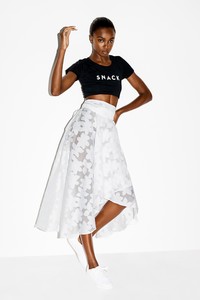 00009-milly-vogue-resort-2019-pr.thumb.jpg.c13a222e52d22081f3fed661aa8c8459.jpg