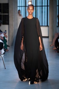 00039-max-mara-vogue-resort-2019-indigital.thumb.jpg.3137886cb7e8d1c58a4302fddd89acb2.jpg