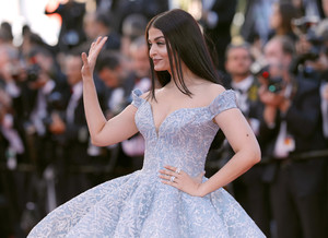 Aishwarya+Rai+Okja+Red+Carpet+Arrivals+70th+InqemQEpyaAx.jpg