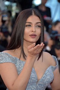 Aishwarya+Rai+Okja+Red+Carpet+Arrivals+70th+egKYVbCq6LEx.jpg