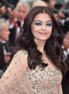 Aishwarya+Rai+Slack+Bay+Ma+Loute+Red+Carpet+8k8bH7H09_6x.jpg