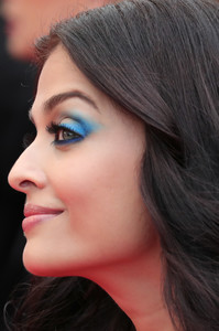 Aishwarya+Rai+Slack+Bay+Ma+Loute+Red+Carpet+TcH2u1Mxg7Kx.jpg