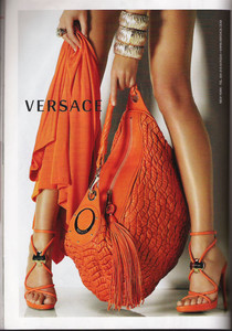 1929630101_Versace04.thumb.jpg.859eabd34cb12b59fbd984aae4cb7458.jpg