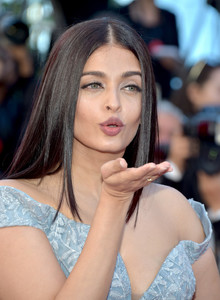 Aishwarya+Rai+Okja+Red+Carpet+Arrivals+70th+p-clvYPPTaGx.jpg