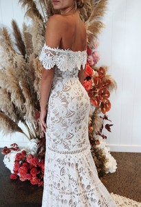 Cien-Wedding-Dress-by-Grace-Loves-Lace-1600-x-1067-38-1094x1600.jpg