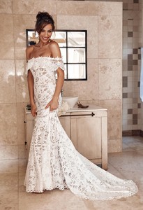 Cien-Wedding-Dress-by-Grace-Loves-Lace-1600-x-1067-6-1094x1600.jpg