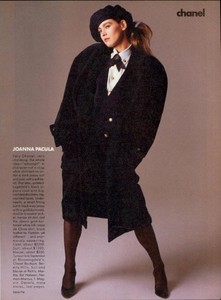 Joanna_Piel_Vogue_US_August_1985_04.thumb.jpg.f9f28c5aec3dc770aa9730f3a2348701.jpg