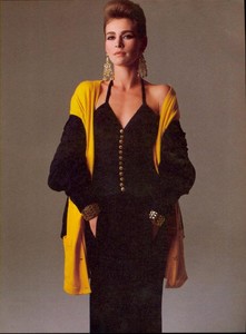 Joanna_Piel_Vogue_US_August_1985_06.thumb.jpg.c6b3fade5c69b0ac797e5517136cb334.jpg