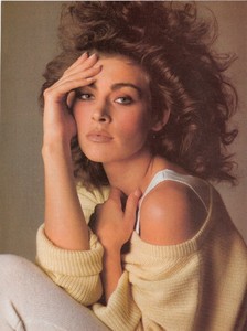 Joanna_Piel_Vogue_US_February_1983_01.thumb.jpg.063984808c89d64391763c21d39fd7ba.jpg