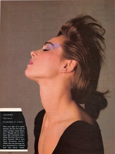 Joanna_Piel_Vogue_US_February_1983_02.thumb.jpg.aa1e1f8b874d6cd391afe49aef30516d.jpg