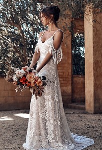 Sol-Wedding-Dress-by-Grace-Loves-Lace-1600-x-1067-1-1094x1600.jpg