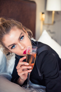 Stella_Maxwell_Karl_Lagerfeld-22-835x1251.thumb.jpg.0c0ab91eac5a8b08a552182538448b68.jpg