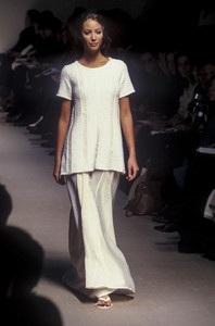 jil-sander-ss-1994-3.thumb.jpg.02110ece573fd6f259d9775c715a093a.jpg