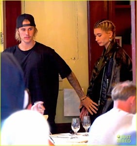 justin-bieber-hailey-baldwin-dinner-date-03.jpg