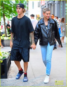 justin-bieber-hailey-baldwin-dinner-date-05.jpg