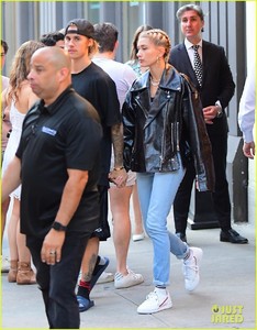 justin-bieber-hailey-baldwin-dinner-date-07.jpg