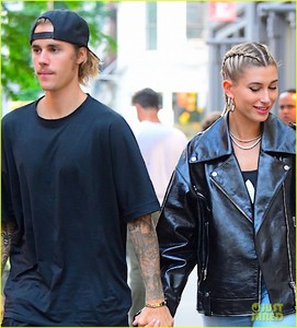 justin-bieber-hailey-baldwin-dinner-date-08.jpg