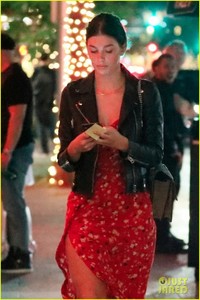 leonardo-dicaprio-camila-morrone-dinner-with-her-family-01.jpg