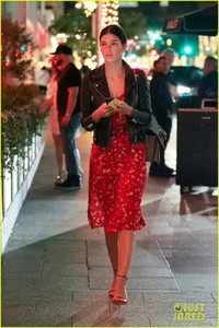 leonardo-dicaprio-camila-morrone-dinner-with-her-family-11.jpg