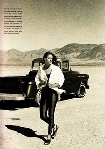 marieclaire_italia_june_1990_17.thumb.jpg.2805a471f4ac007f188e8a41fbe94bf0.jpg