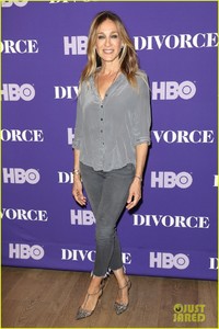 sarah-jessica-parker-divorce-emmys-fyc-event-01.thumb.JPG.b5f79460d35e260a2c3b2ca8aa7f9b80.JPG