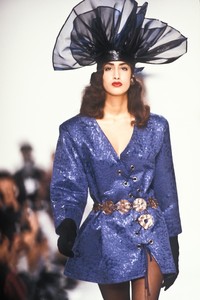 1911571873_YvesSaintLaurent1990WomenRTW320.thumb.jpg.a7347793658e744096d0ad5e60ccdd8e.jpg