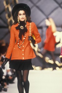 1969532482_Chanel1990WomenRTW15.thumb.jpg.04e2525cb9615d991dc55e3f6101091d.jpg