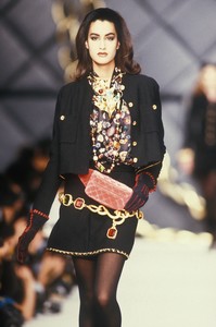 570996356_Chanel1990WomenRTW115.thumb.jpg.1054b88768ee48dbe0d260794bcb20b8.jpg