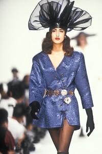 979369333_YvesSaintLaurent1990WomenRTW319.thumb.jpg.9d6eff99cd5e1d92f7439b3830315a4f.jpg