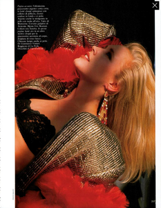 Bailey_Vogue_Italia_November_1985_26.thumb.png.262fc697d39dc04e81ec0788f2ac0ada.png