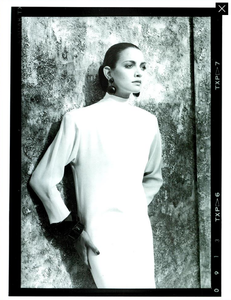 Bailey_Vogue_Italia_September_1986_Speciale_04.thumb.png.6ac00b2d3a1fa2a164a371cd0f846219.png