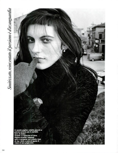 Barbieri_Vogue_Italia_November_1985_03.thumb.png.0e10bc2c47a70a936985ad046af76c16.png