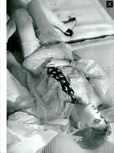 Elgort_Vogue_Italia_March_1985_06.thumb.png.4e03fa7b3aaa2af1cb071d79790096c7.png