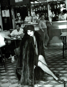 Goldstein_Vogue_Italia_November_1985_05.thumb.png.cb712c8c09605b69b606af6d362dfd8a.png