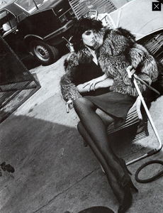 Goldstein_Vogue_Italia_November_1985_08.thumb.png.cdd3381522d28a4bb5b073c24019b944.png