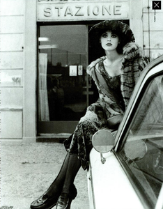 Goldstein_Vogue_Italia_November_1985_10.thumb.png.57efac2cc7ecaaef6a7dc21e1d92ee4d.png