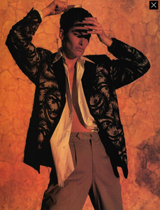 Kaki_Watson_Vogue_Italia_June_1989_02.thumb.png.2eba55c869e5501b3363b0f63d2da215.png